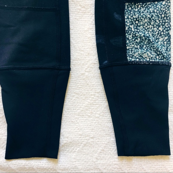 *RARE* Navy Camo print Lululemon Leggings 2 - Picture 5 of 7